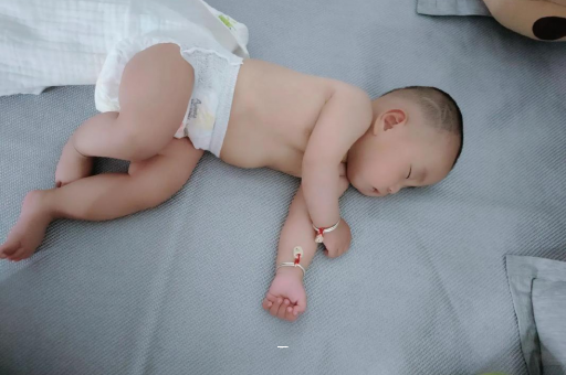 丰城宝宝夏天要穿袜子吗